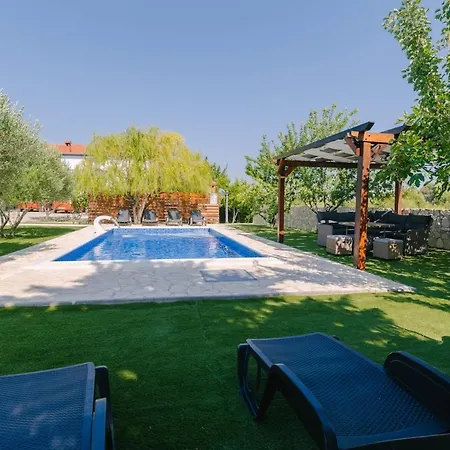Apartamento Ljubica With Pool