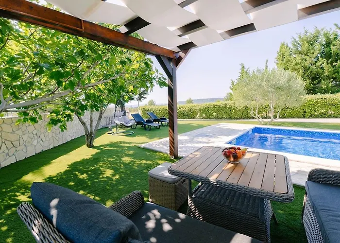 Ljubica With Pool Apartman Krneza