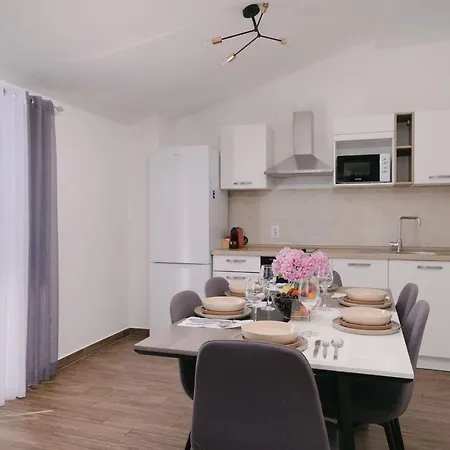 Ljubica With Pool Apartman *