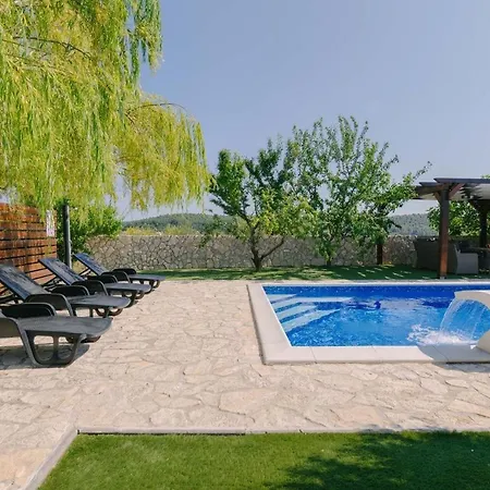 Ljubica With Pool Apartman Krneza