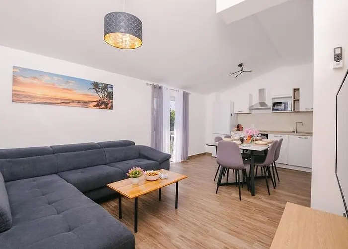 아파트 Ljubica With Pool Krneza