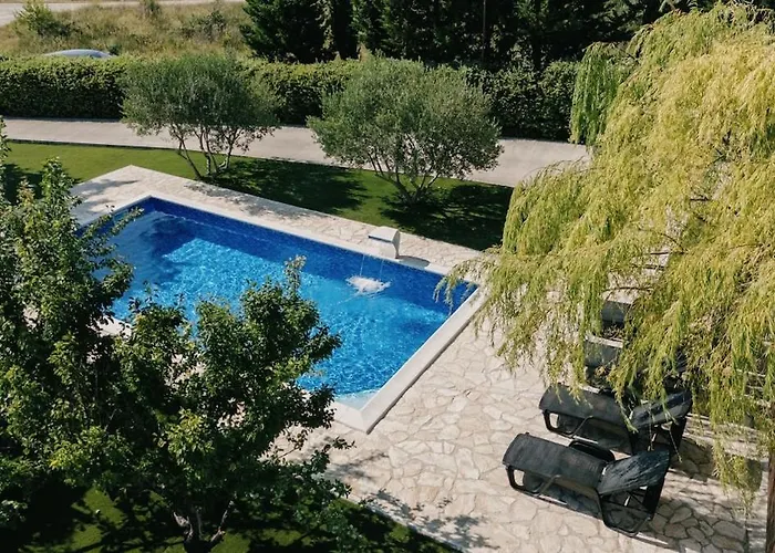 아파트 Ljubica With Pool *