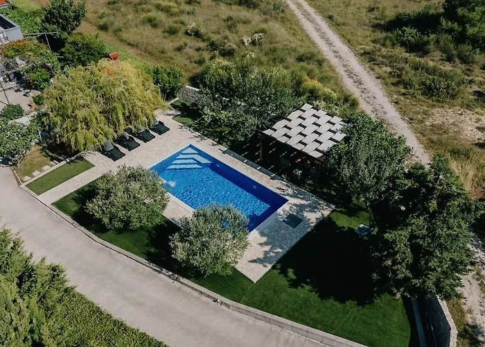 아파트 Ljubica With Pool Krneza